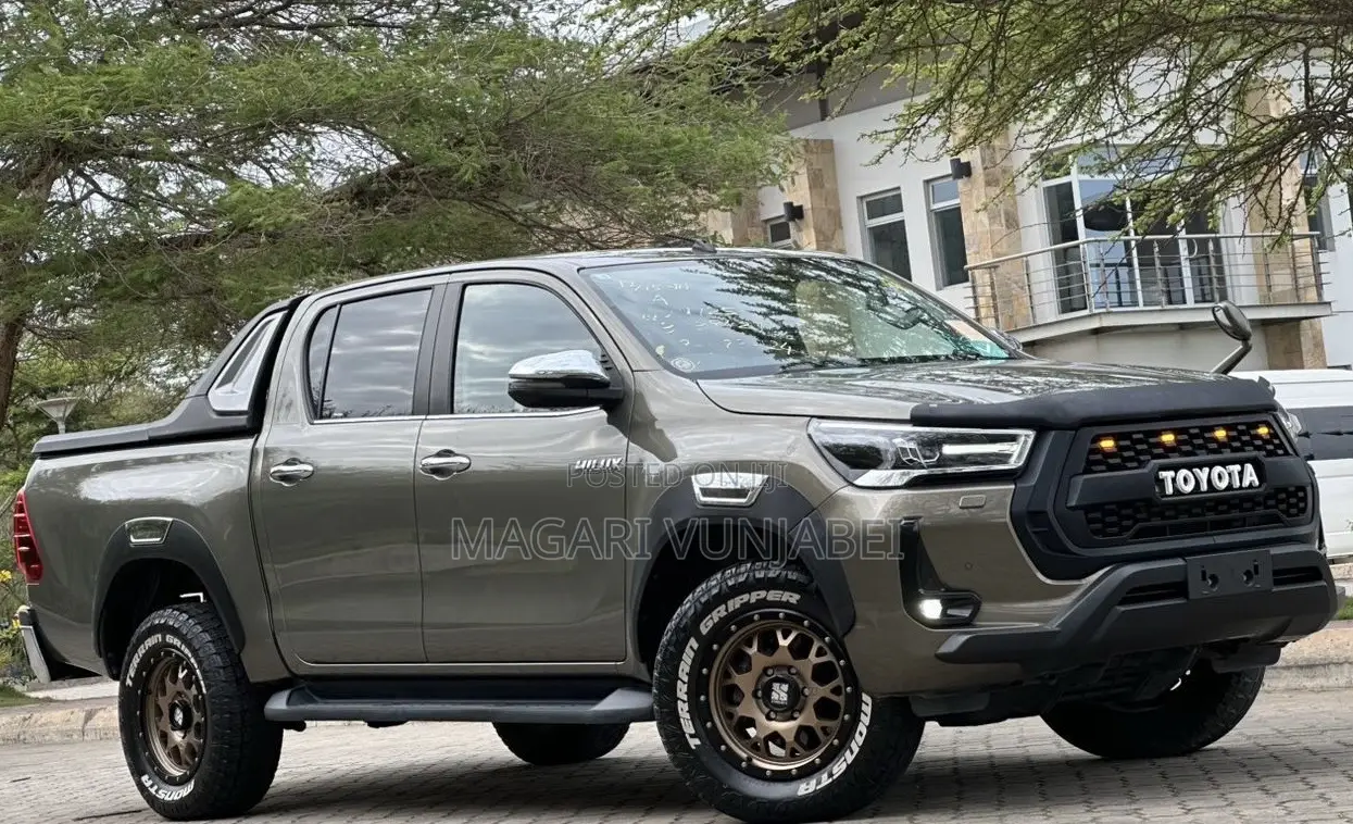 Toyota Hilux 2022 Gray