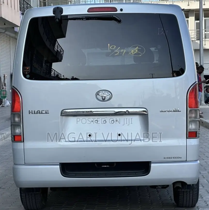 Toyota HiAce 2005 Silver