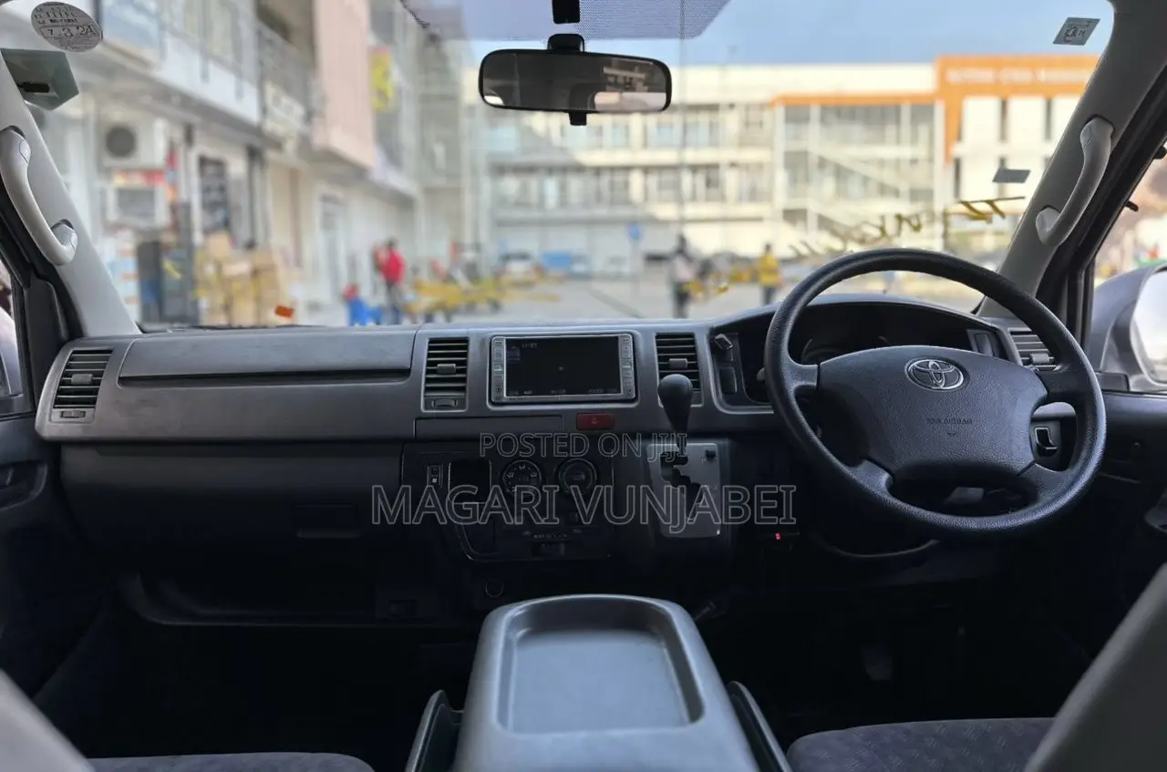Toyota HiAce 2005 Silver
