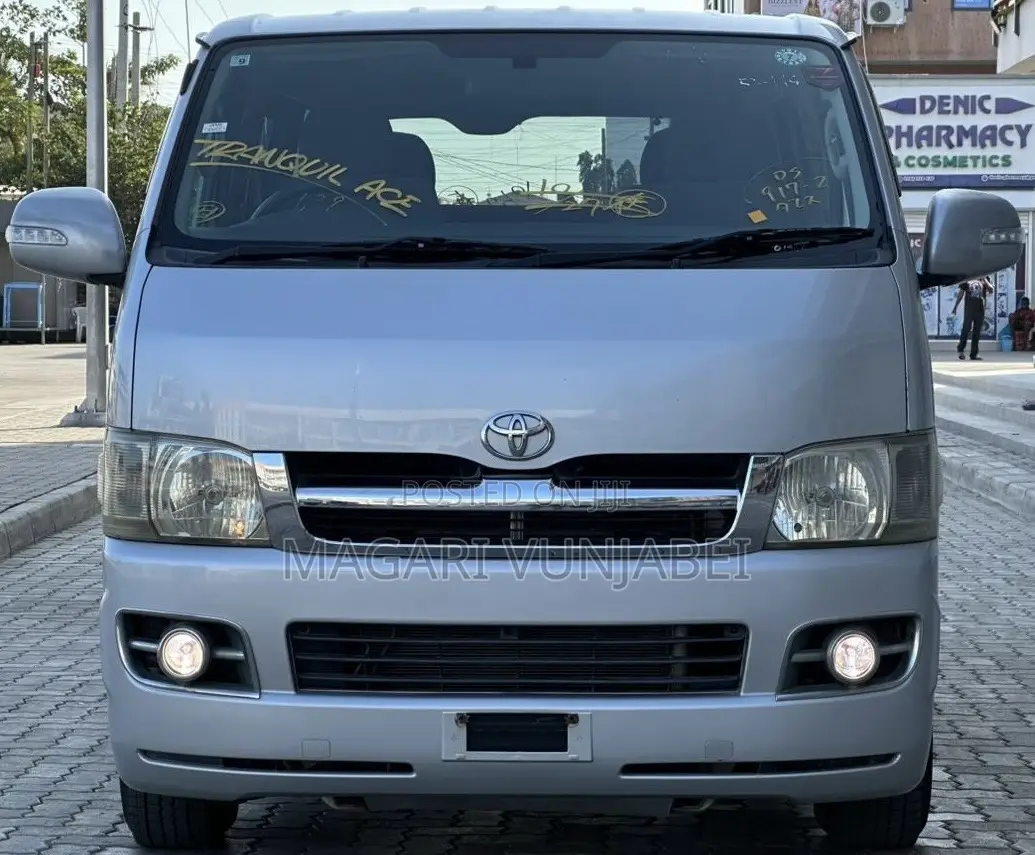 Toyota HiAce 2005 Silver