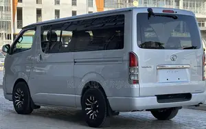 Toyota HiAce 2005 Silver