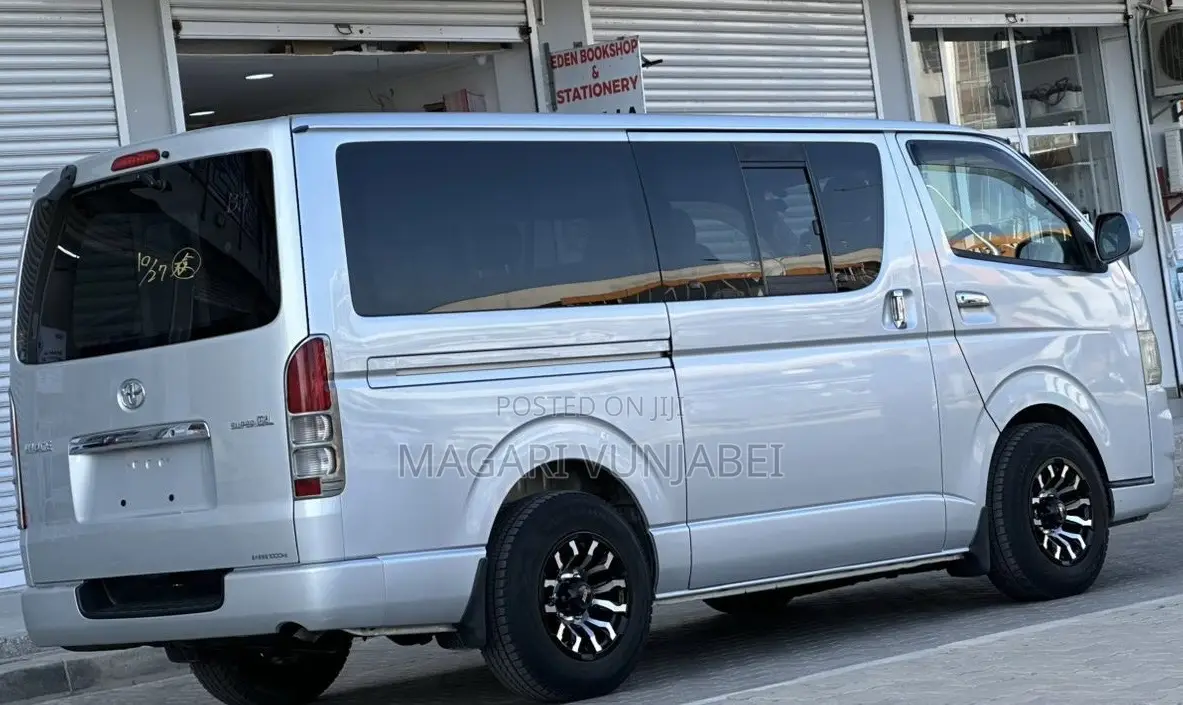 Toyota HiAce 2005 Silver
