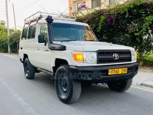 Toyota Land Cruiser 2008 White