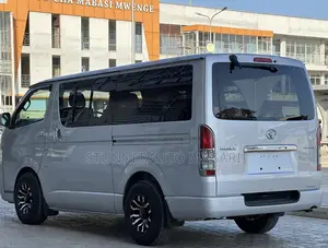 Toyota Grand HiAce 2005 Silver