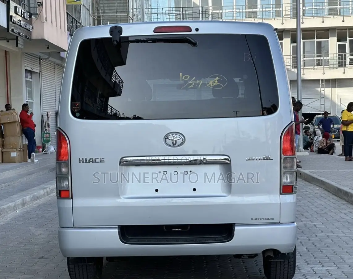 Toyota Grand HiAce 2005 Silver