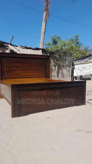 Kitanda Cha Mbao Futi5 Kwa 6