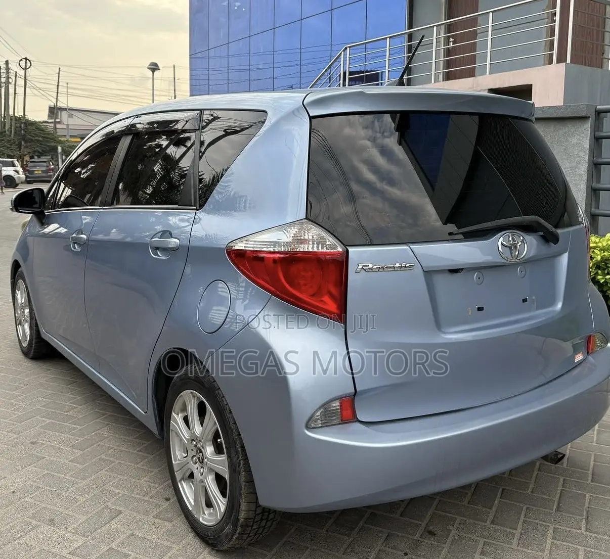 Toyota Ractis 1.5 AWD 2011 Blue