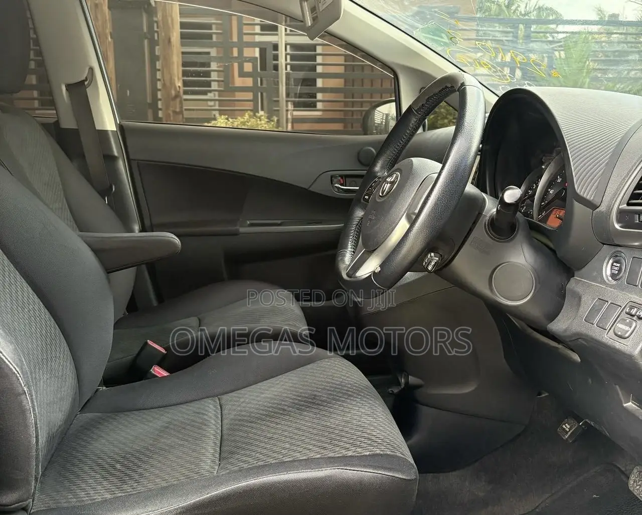 Toyota Ractis 1.5 AWD 2011 Blue