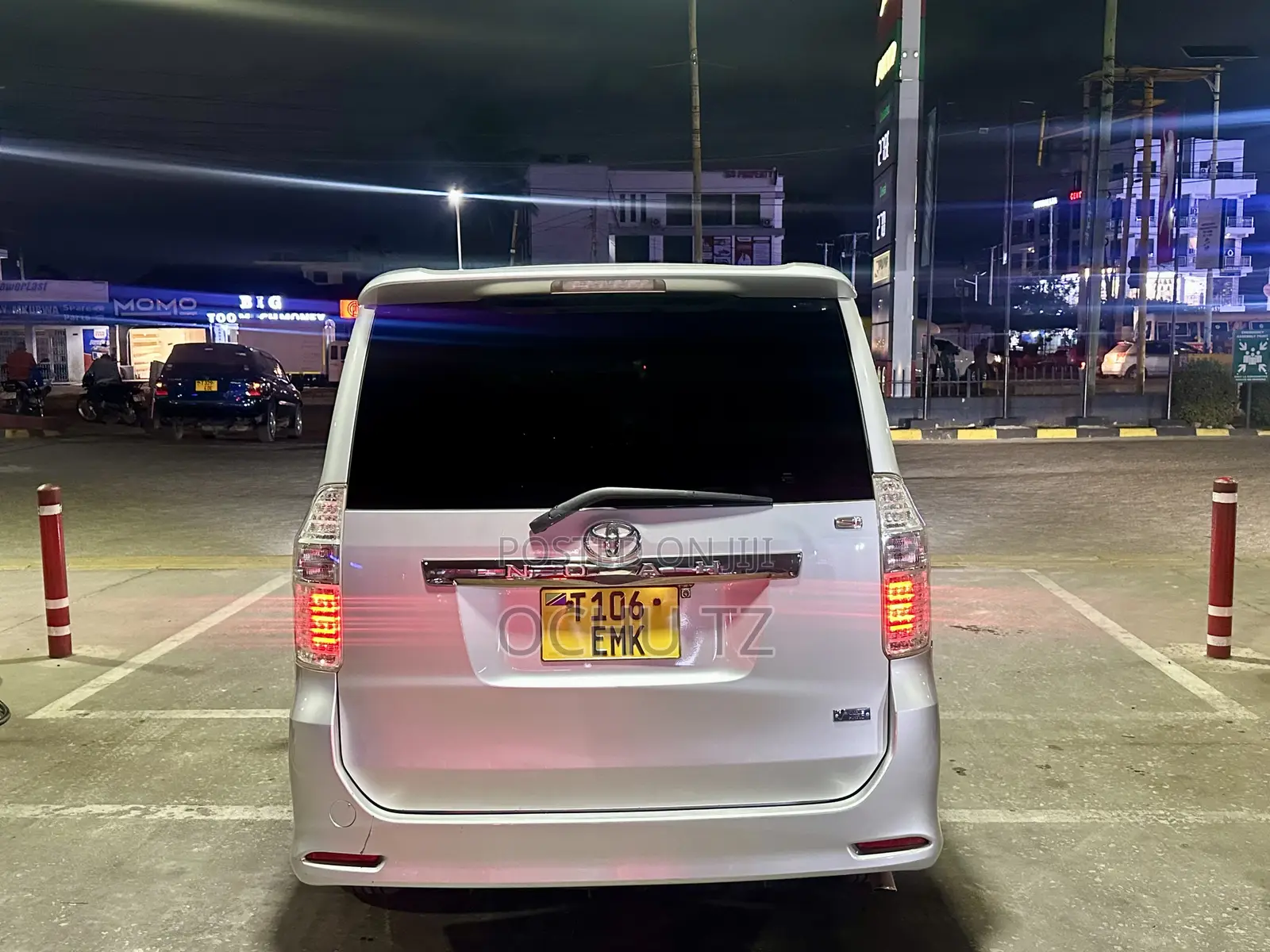 Toyota Noah 2009 Silver