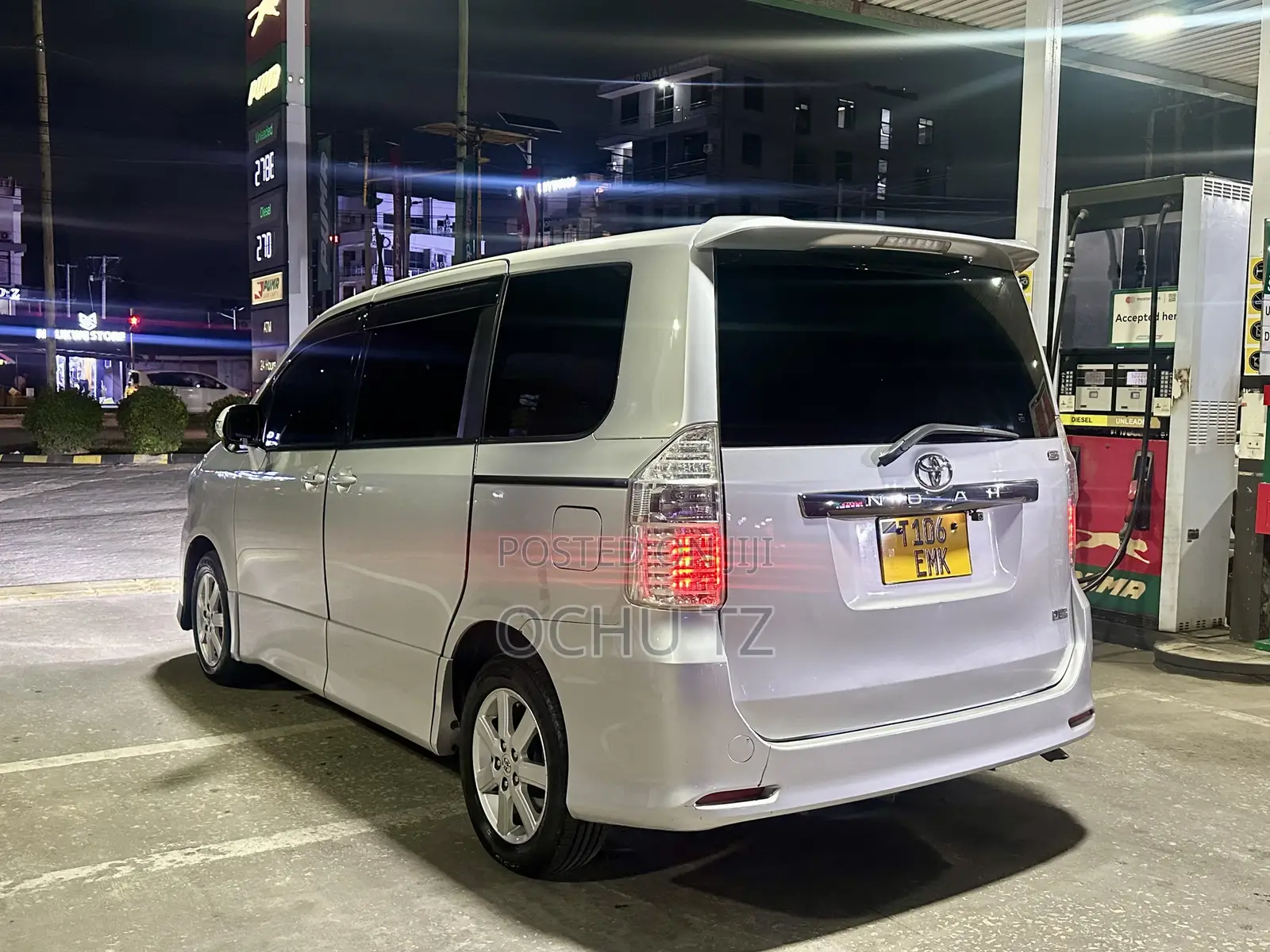 Toyota Noah 2009 Silver