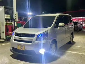 Toyota Noah 2009 Silver
