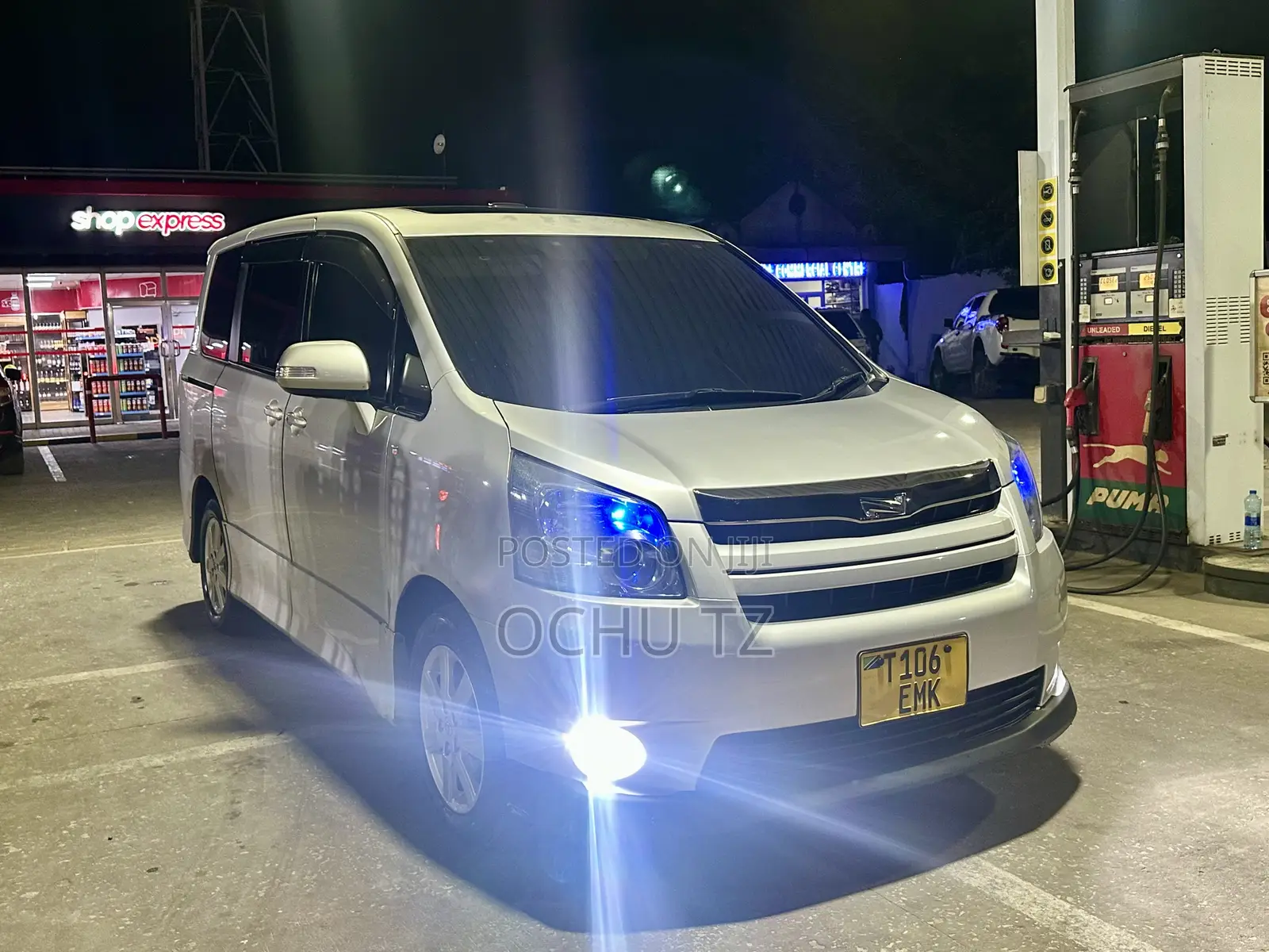 Toyota Noah 2009 Silver