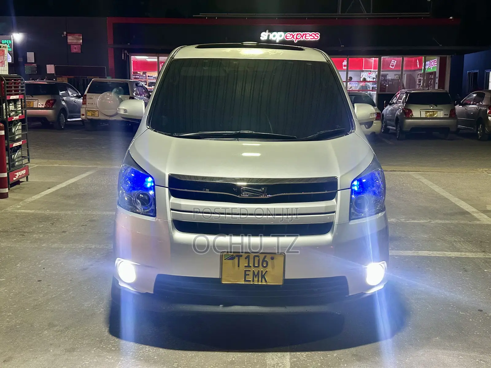 Toyota Noah 2009 Silver
