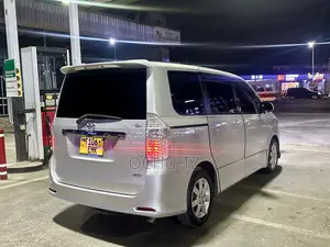 Toyota Noah 2009 Silver