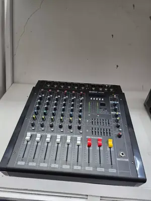 Powered Mixer 8 Way Yamaha
