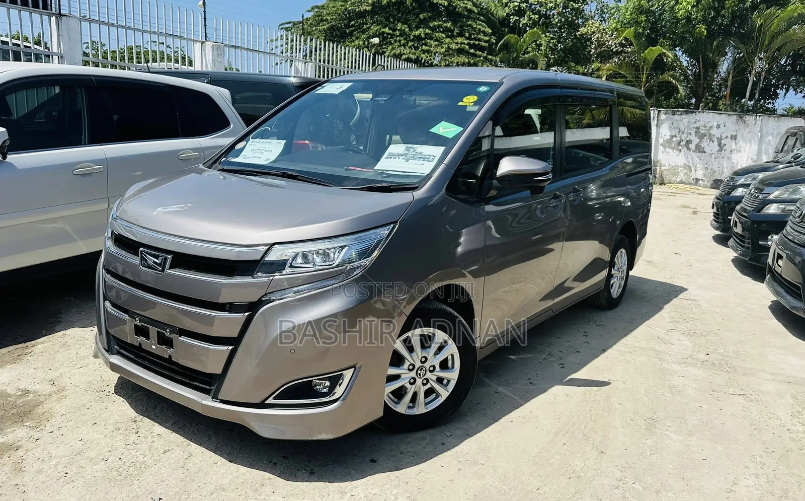 Toyota Noah 2.0 FWD (6 Seater) 2020 Beige