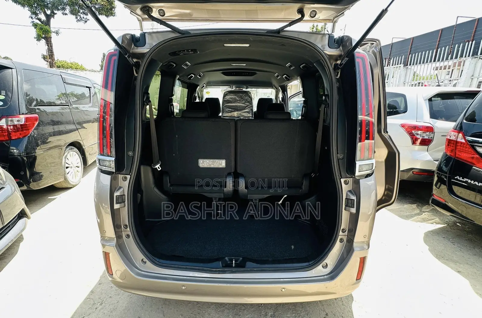 Toyota Noah 2.0 FWD (6 Seater) 2020 Beige