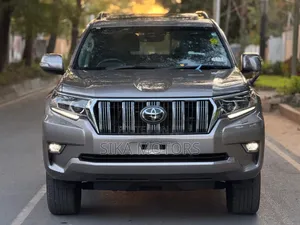 Toyota Land Cruiser Prado 2.8 2022 Silver