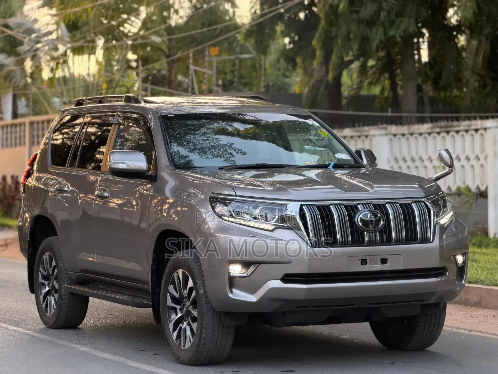 Toyota Land Cruiser Prado 2.8 2022 Silver