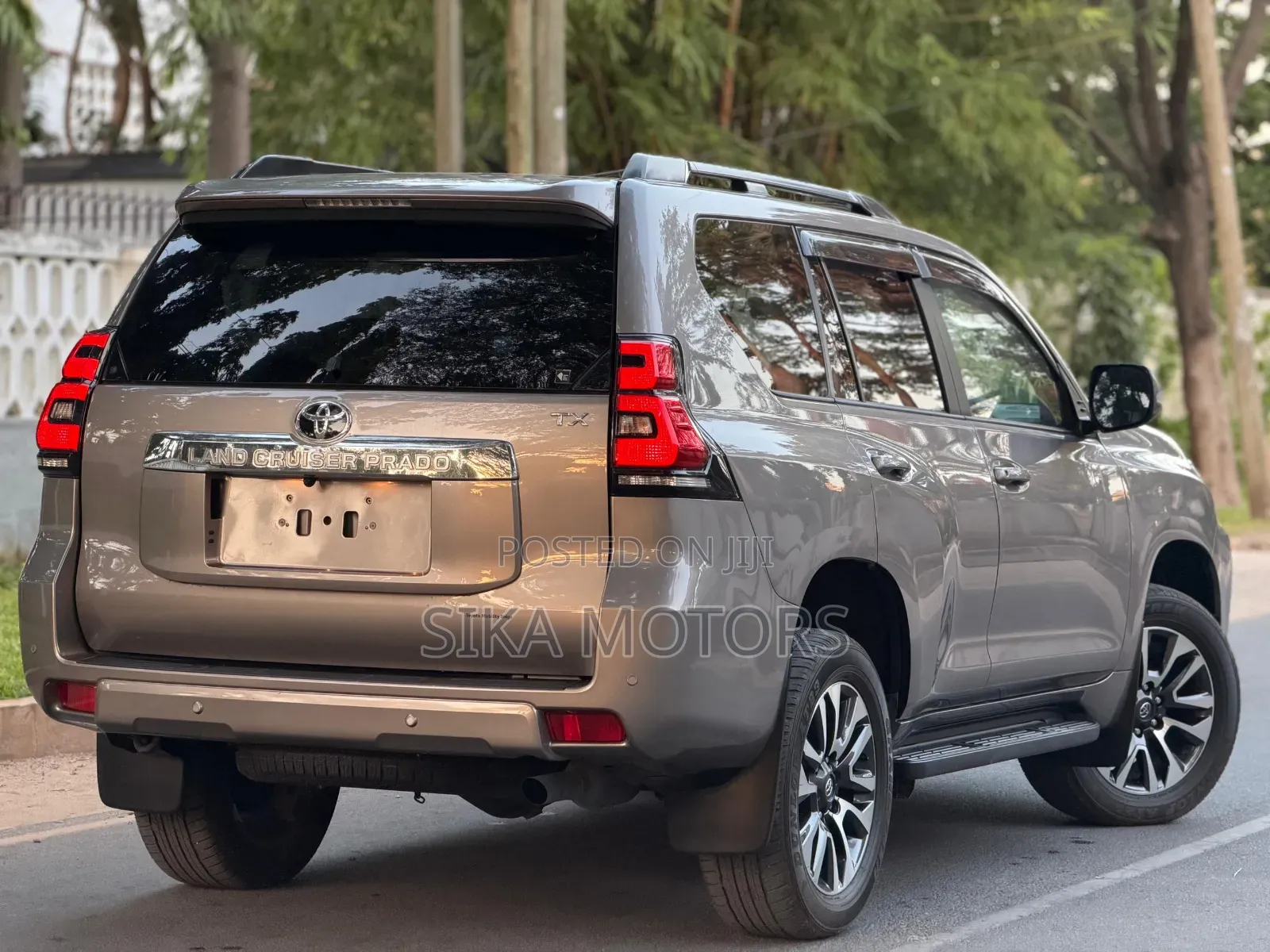 Toyota Land Cruiser Prado 2.8 2022 Silver
