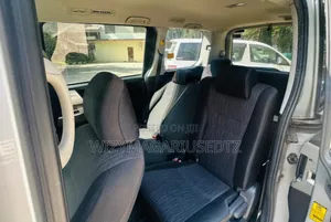Toyota Noah 2.0 143hp AWD (7 Seater) 2010 Silver
