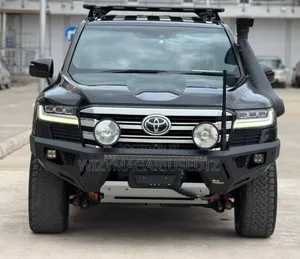 Toyota Land Cruiser LC300 2024 Black