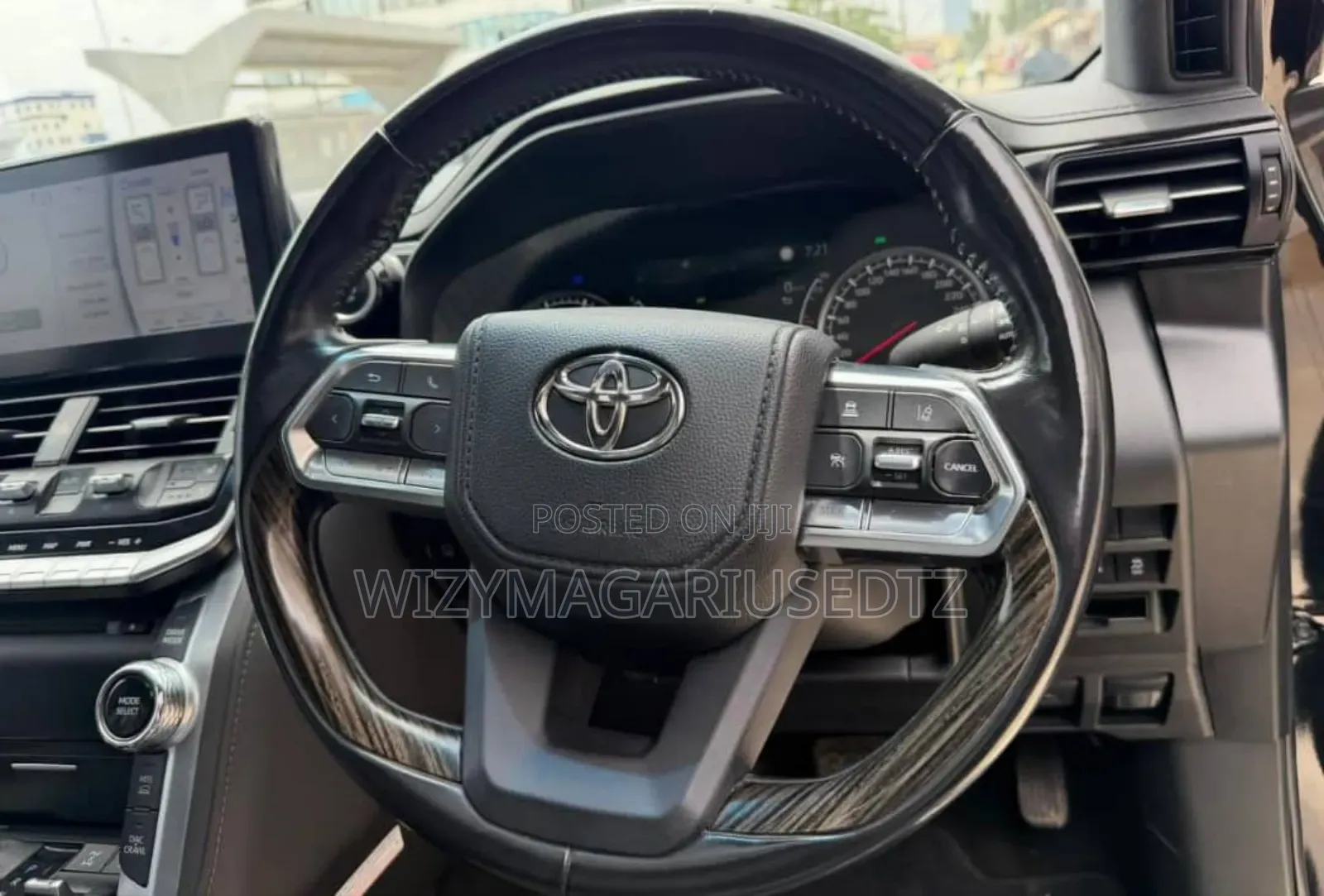 Toyota Land Cruiser LC300 2024 Black