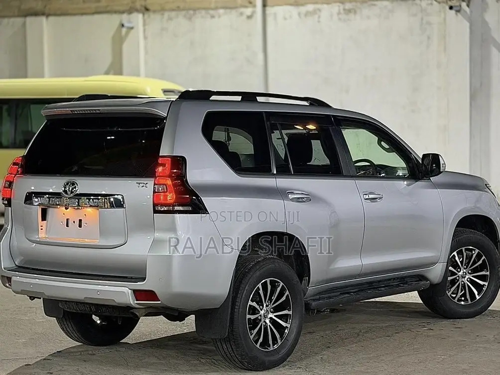 Toyota Land Cruiser Prado 2.7 2018 Silver