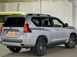 Toyota Land Cruiser Prado 2.7 2018 Silver
