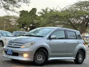 Toyota IST 2003 Silver