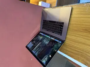 Laptop Apple MacBook Pro 2018 16GB Intel Core I7 SSD 512GB