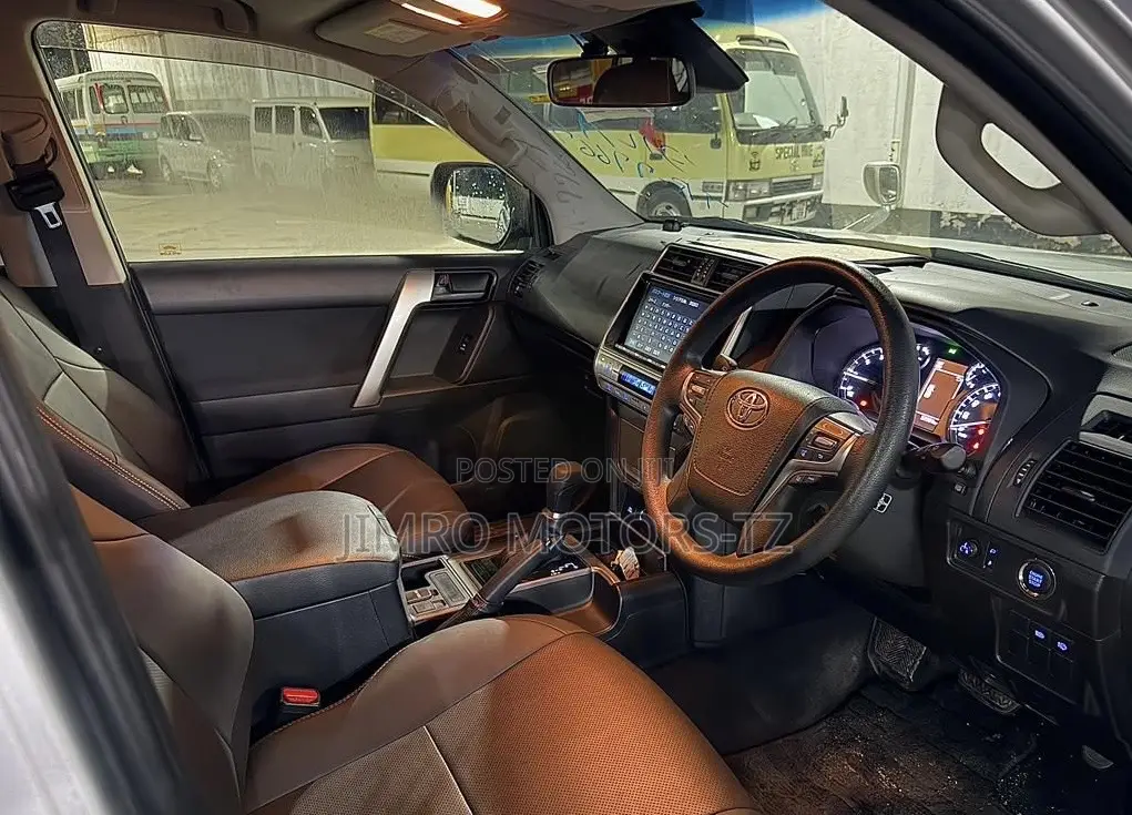 Toyota Land Cruiser Prado 2018 Silver