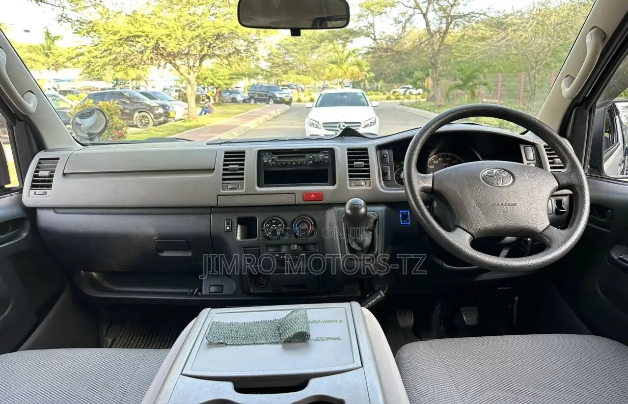 Toyota HiAce 2009 Silver