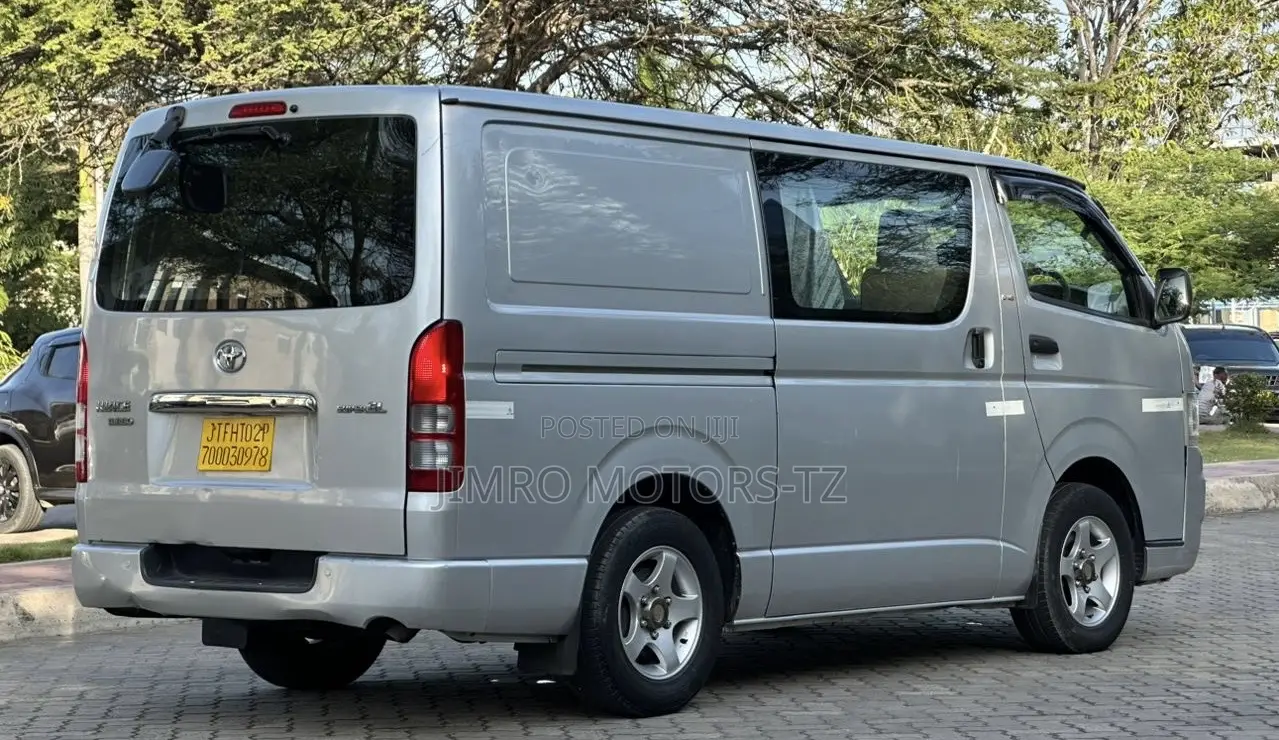 Toyota HiAce 2009 Silver