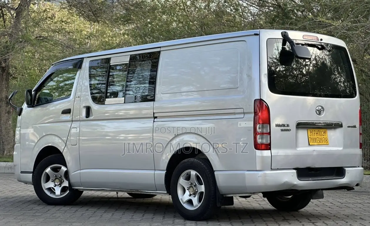 Toyota HiAce 2009 Silver