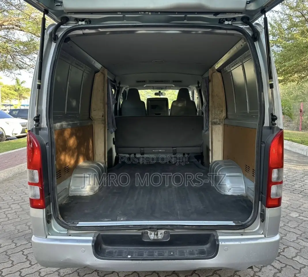 Toyota HiAce 2009 Silver