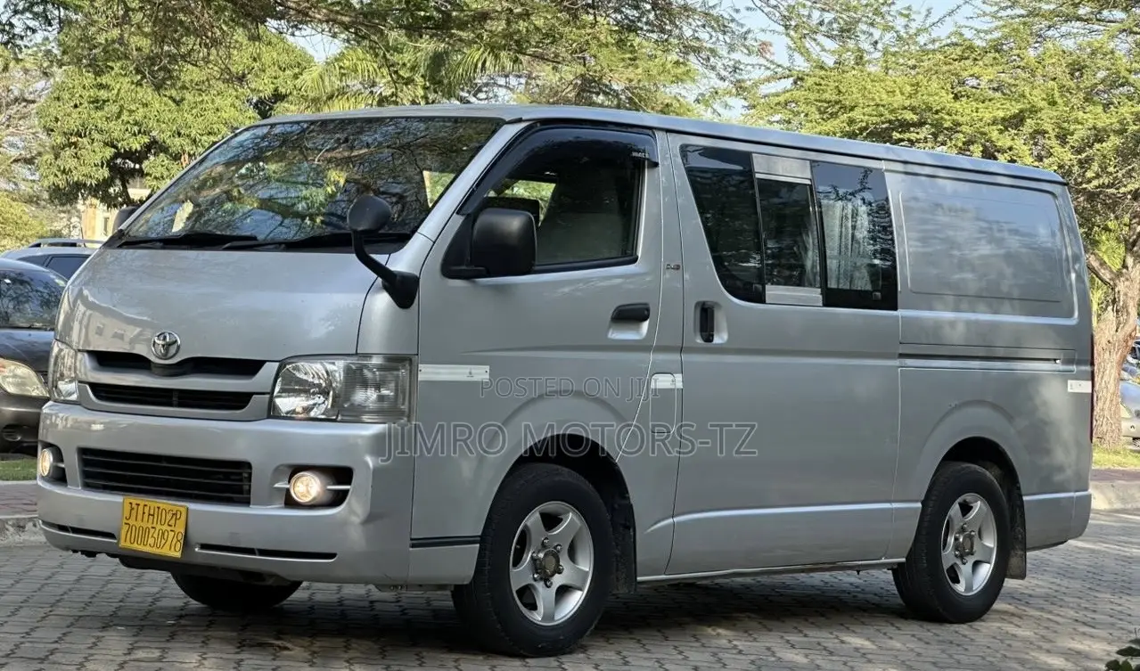 Toyota HiAce 2009 Silver