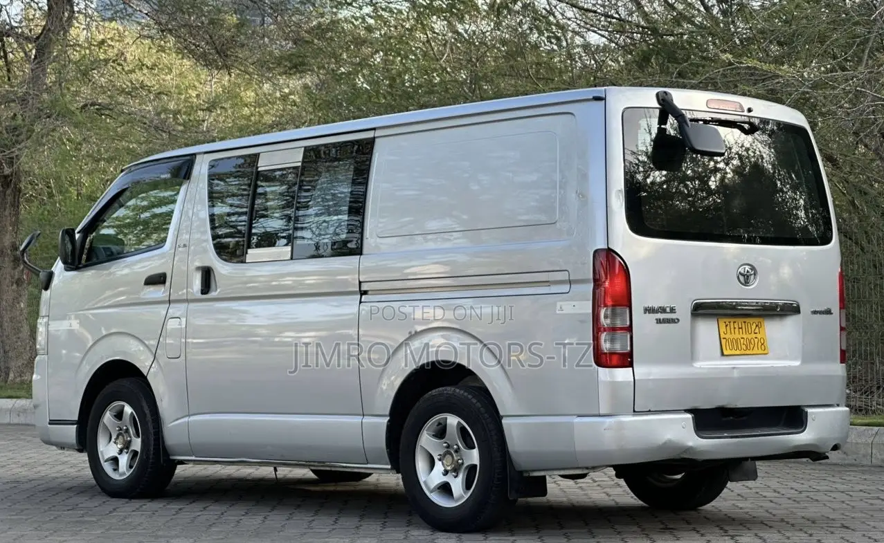 Toyota HiAce 2009 Silver