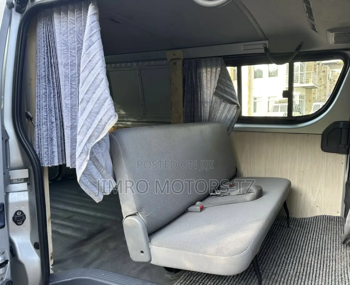 Toyota HiAce 2009 Silver