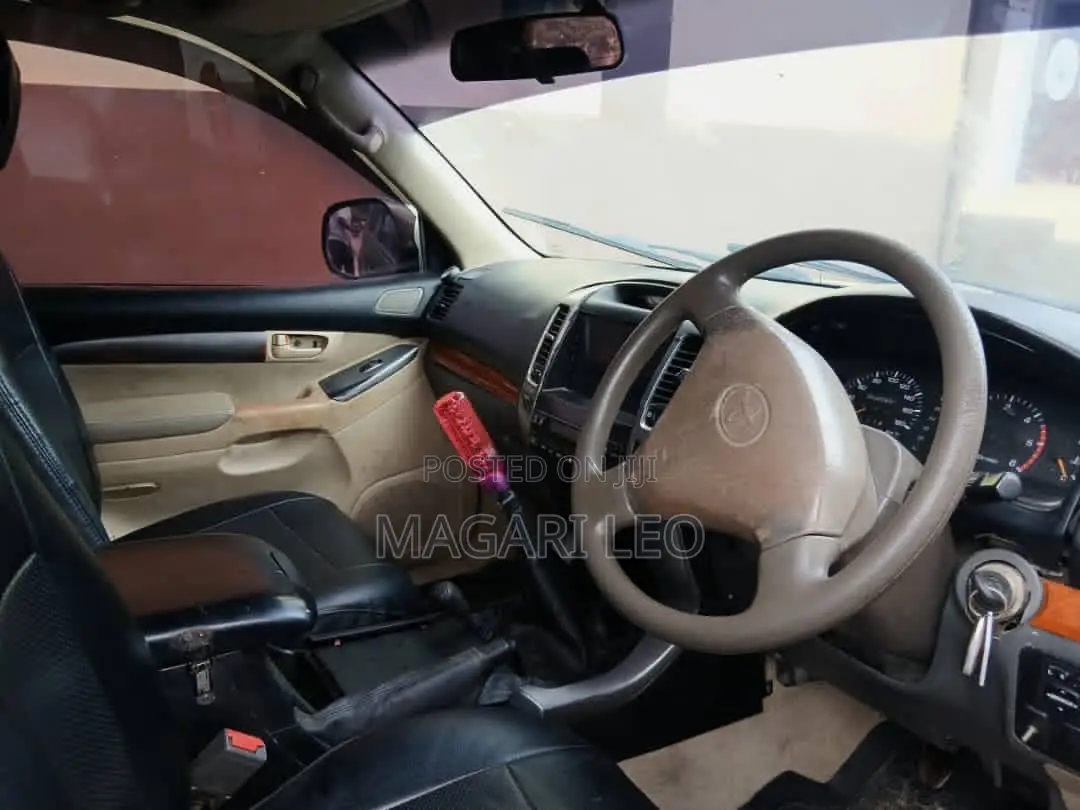 Toyota Land Cruiser Prado 2005 Gray