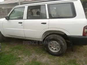 Nissan Patrol 2001 White