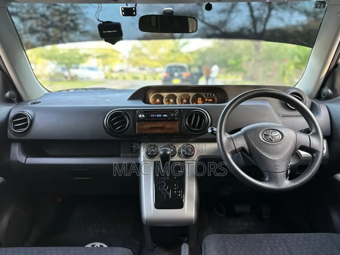 Toyota Corolla Rumion 2009 Silver