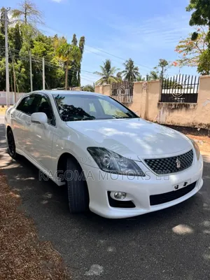 Toyota Crown 2010 White
