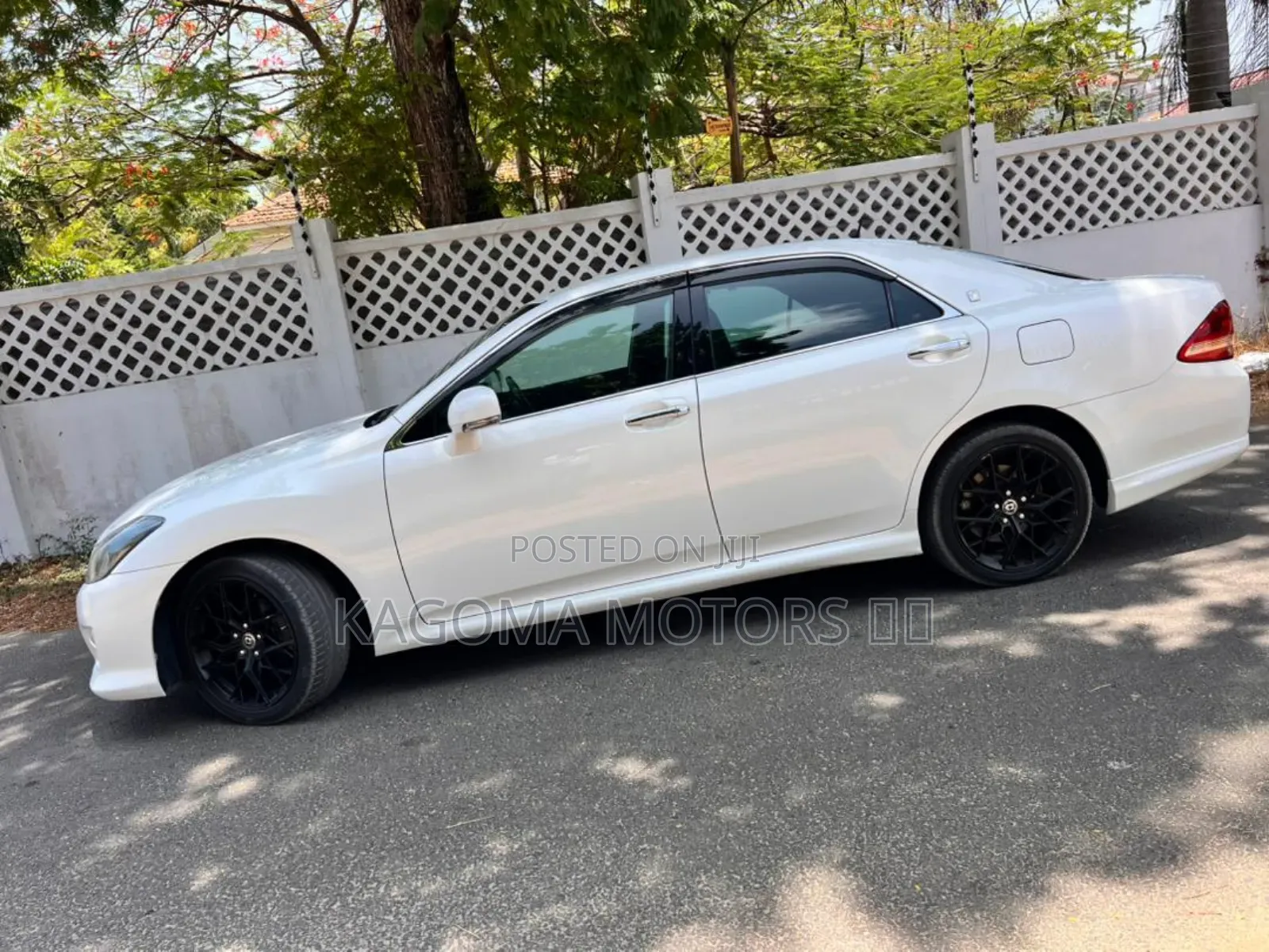 Toyota Crown 2010 White