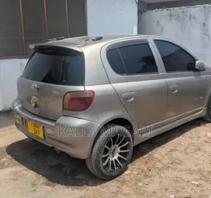 Toyota Vitz 2004 Beige
