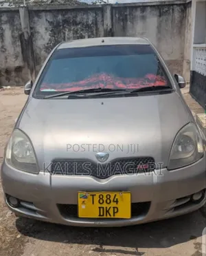 Toyota Vitz 2004 Beige