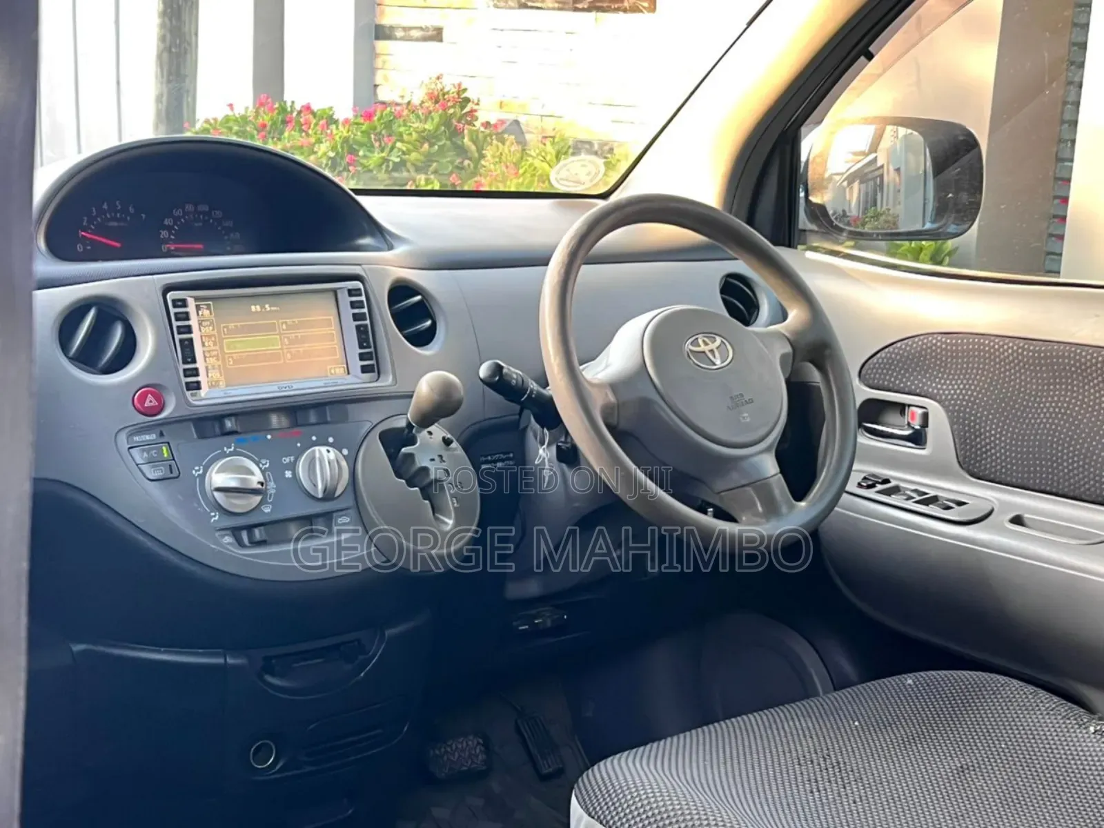 Toyota Sienta 2005 Silver