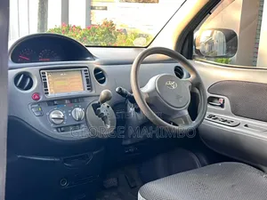 Toyota Sienta 2005 Silver