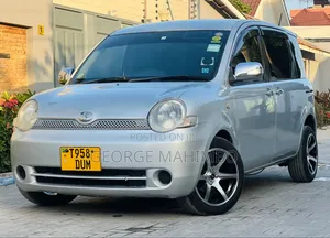 Toyota Sienta 2005 Silver