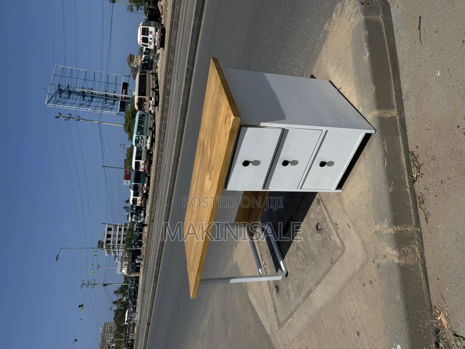 Desk Nzuri Sana Simple Yani.